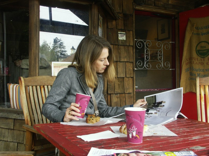 Kaffeepause und Recherche in Bodega, 8 Meilen landeinwärts