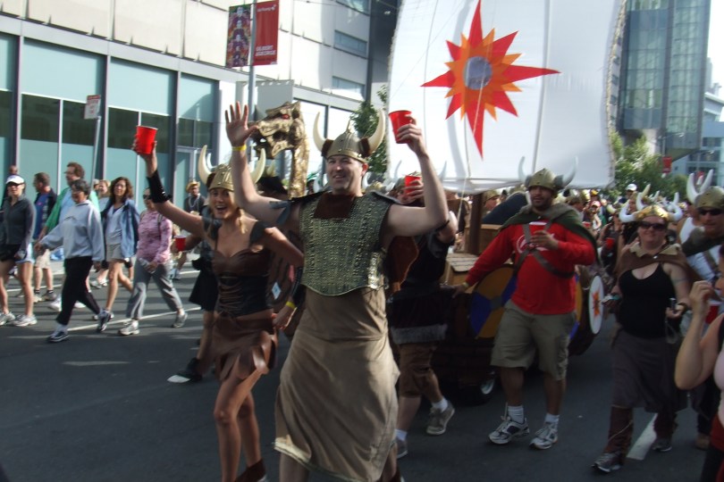 Wir saufen den Met bis keiner mehr steht ...