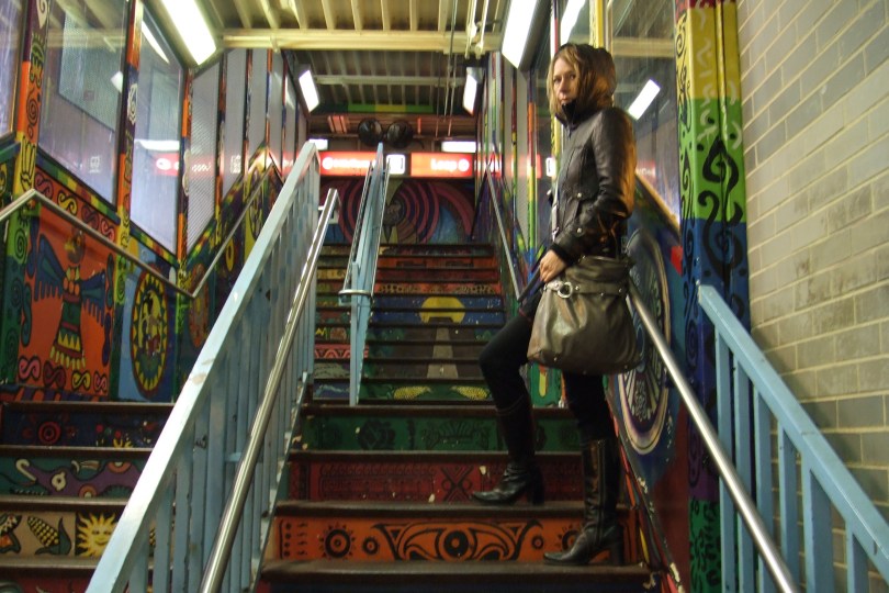 American Gothic: eines der meistparodierten Bilder der Welt. Das Original von Grant Wood hängt im Chicago Institute of Art