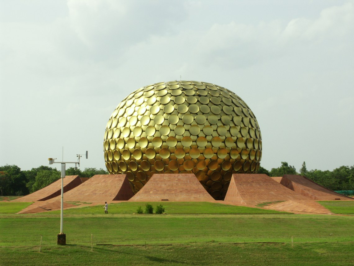 Seele von Auroville: die Architektur des Matrimandir soll einer Lotusknospe gleichen