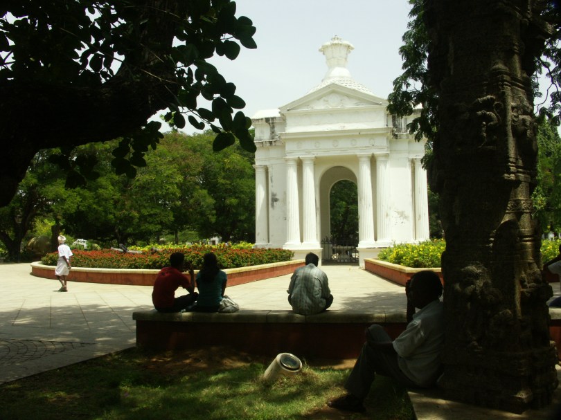 Oase der Ruhe: Park Monument im Government Place aus dem 16. Jh.
