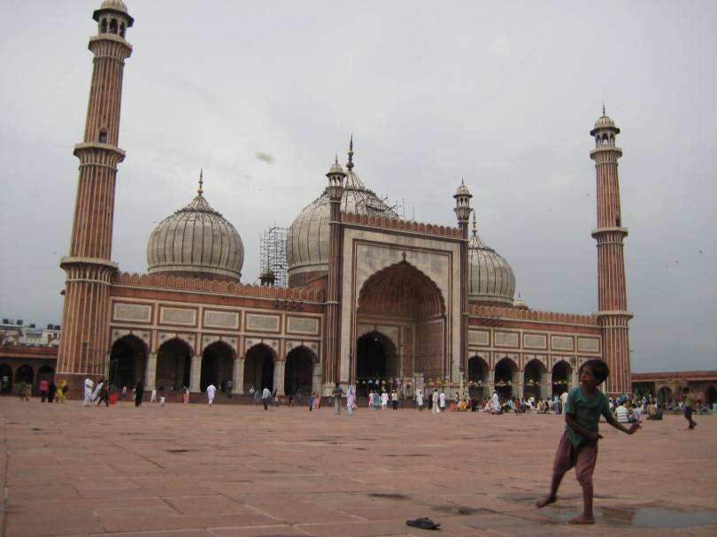 Zukünftiger Kricketstar vor der Jama Masjid