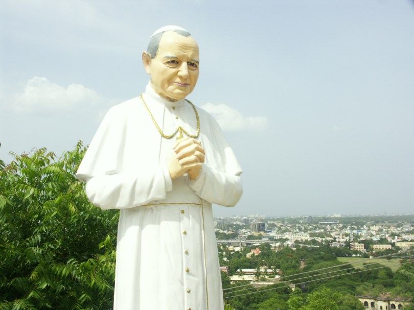 Erinnerung an Papst Johannes Paul II., der 1986 den St.-Thomas-Mount besucht hat