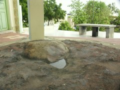 Beim Fuße des Propheten: der dunkle Fleck über der Lache soll den Fußabdruck des heilgen Thomas darstellen.