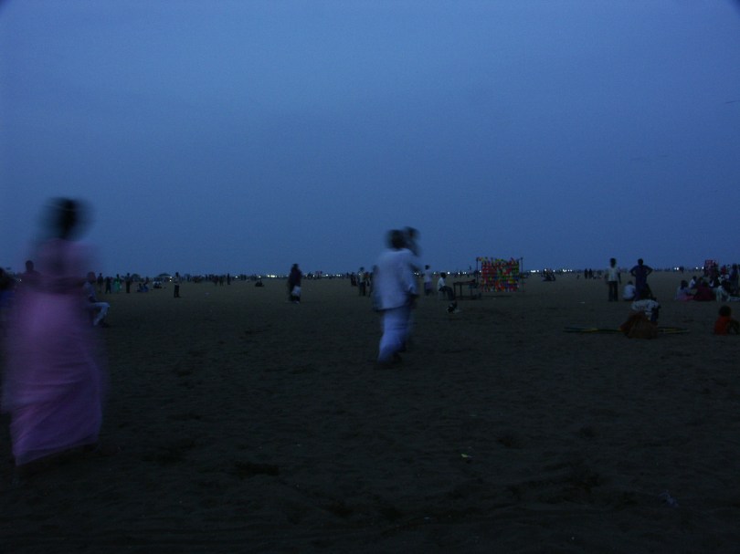 Entspanntes Treiben am Marina Beach, dem zweitgrößten Strand der Welt