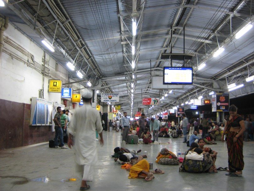 Agra Hauptbahnhof: Gleich geht's los!