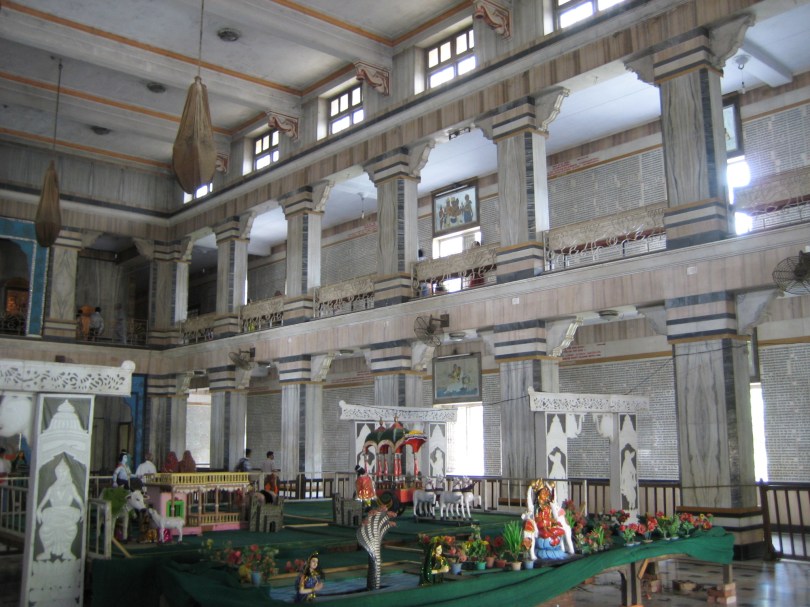 Tulsi-Manas-Tempel: Die Wände zitieren das Ramcharitmanas-Epos