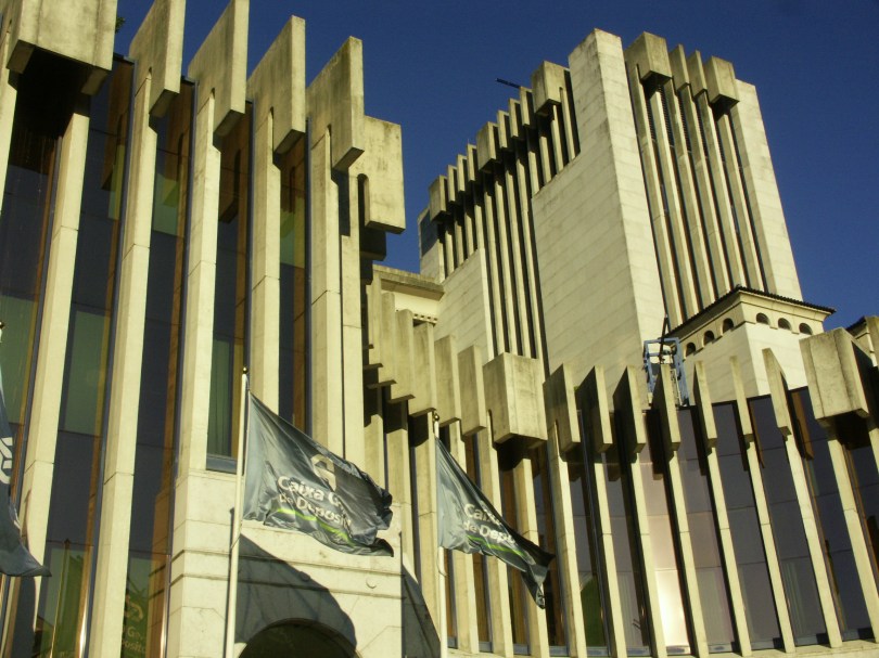 Moderne Trutzburg: Staatsbank und Galerie "Culturgest"