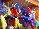 Piñatas in allen Formen und Farben – da möchte man doch gleich den Stock rausholen