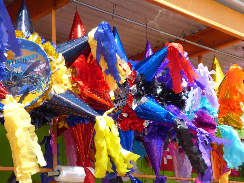 Piñatas in allen Formen und Farben – da möchte man doch gleich den Stock rausholen