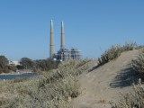 Weithin sichtbare Landmarke: das Gaskraftwerk von Moss Landing