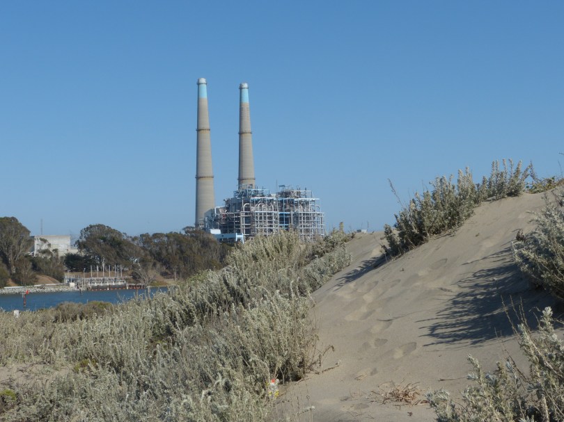 Weithin sichtbare Landmarke: das Gaskraftwerk von Moss Landing