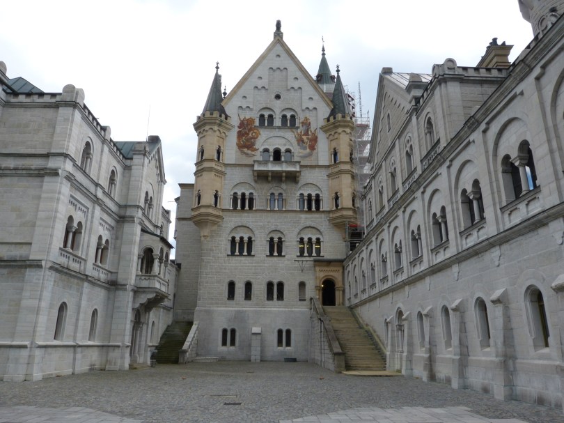 Geduld zahlt sich aus: kein Tourist im Schlossinnenhof