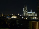 Endlich einmal ganz drauf: Kölner Dom vom Dach des Hotel im Wasserturm