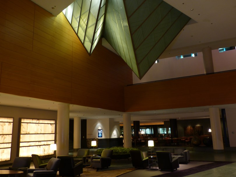Kontrastprogramm zum Plüschhotel: Lobby des Grand Hyatt