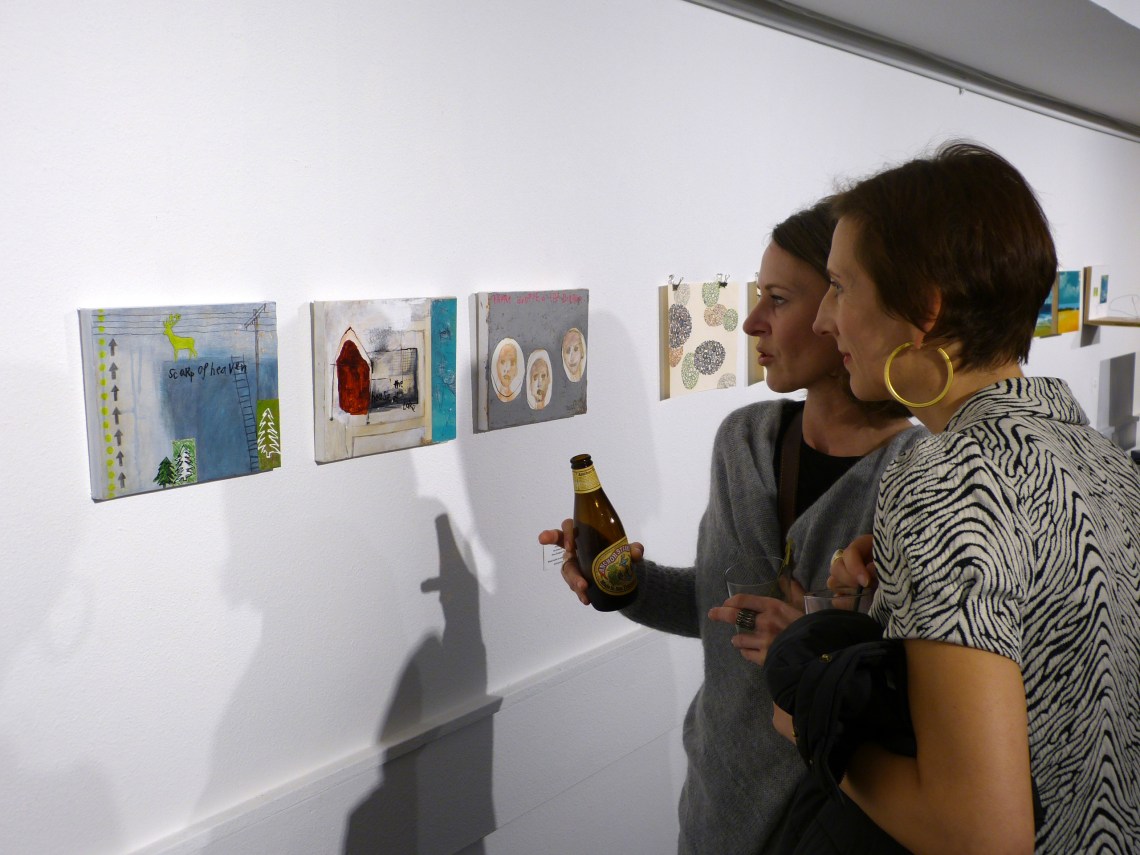 Geschichtenerzählerin: Chris auf der Eröffnungsfeier ihrer Ausstellung