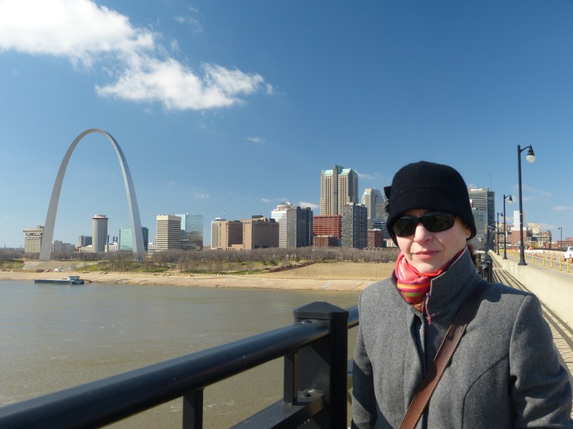 Ganz schön kalt hier: Chris vor der Skyline von St. Louis