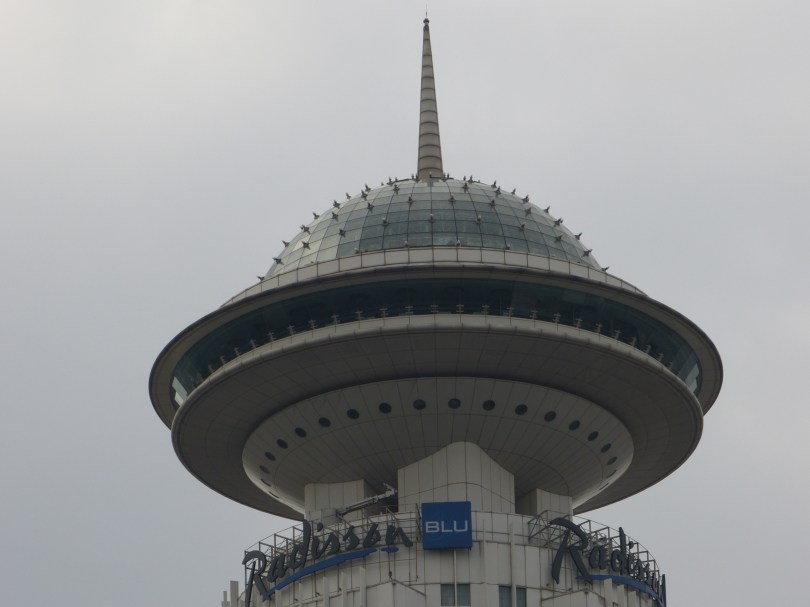 Das Ufo ist gelandet: Radisson-Hotel am Platz des Volkes