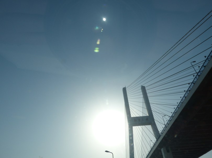 Nanpu-Brücke: wichtigste Verbindung über den Huangpu