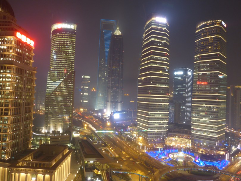 Blade-Runner-Kulisse: Blick vom Fernsehturm auf Pudong
