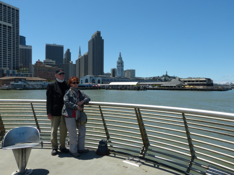 Posen vor dem ehemaligen Fähranleger am Embarcadero