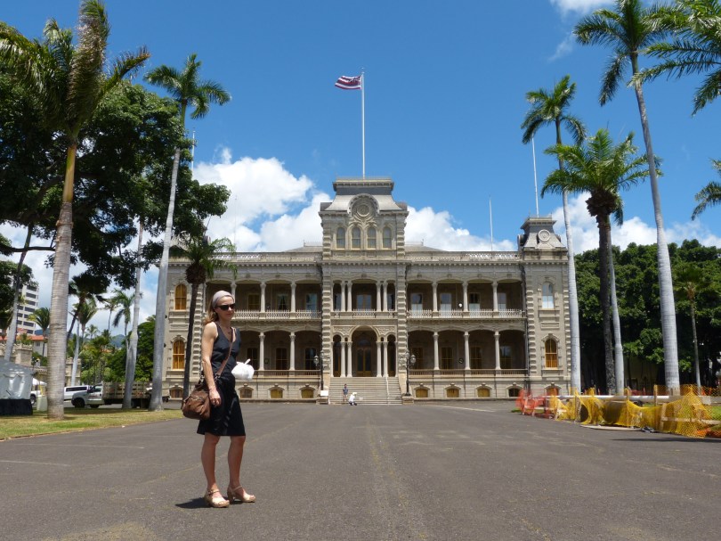 Prinzessin vor der Haustür des Iolani-Palasts