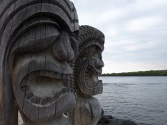 Was guckst du? Tikis markieren die heilige Stätte