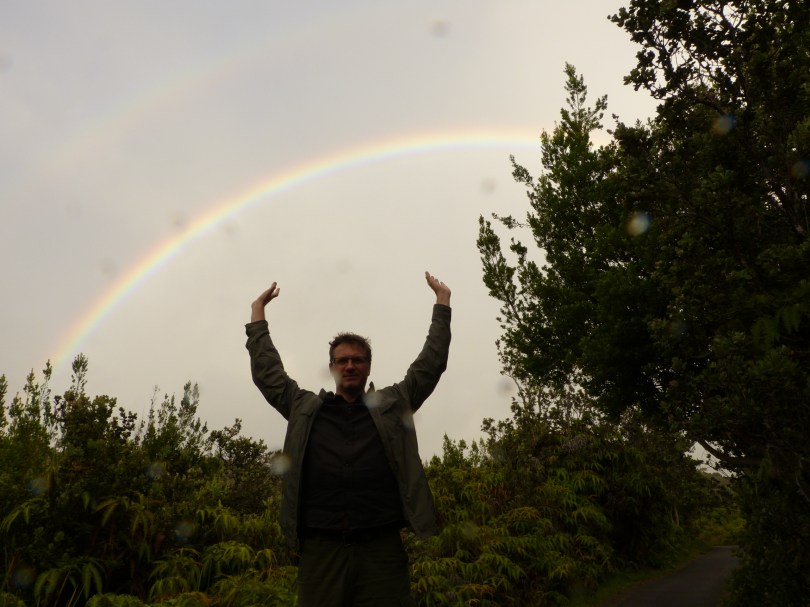 Heureka! Andreas signalisert Chris, dass er den Schatz am Ende des Doppelregenbogens gefunden hat