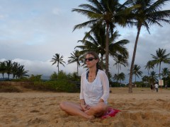 Das Meer in dir: Chris nutzt den Moment für eine kurze Strandmeditation