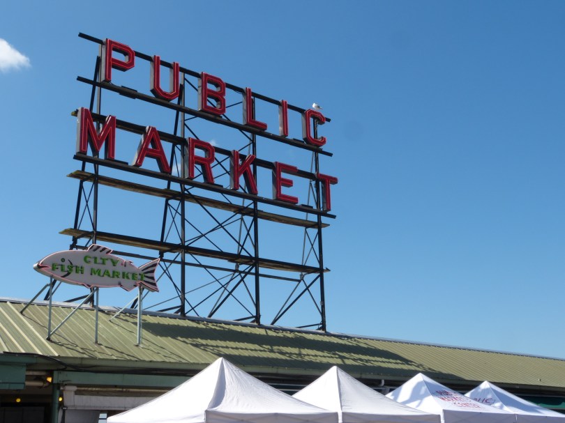 Pike Place Market: Marktstände und Touristen
