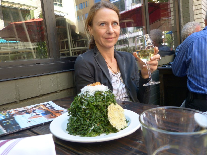 Gesünder geht's nicht: Chris mit Grünkohlsalat im Oven & Shaker