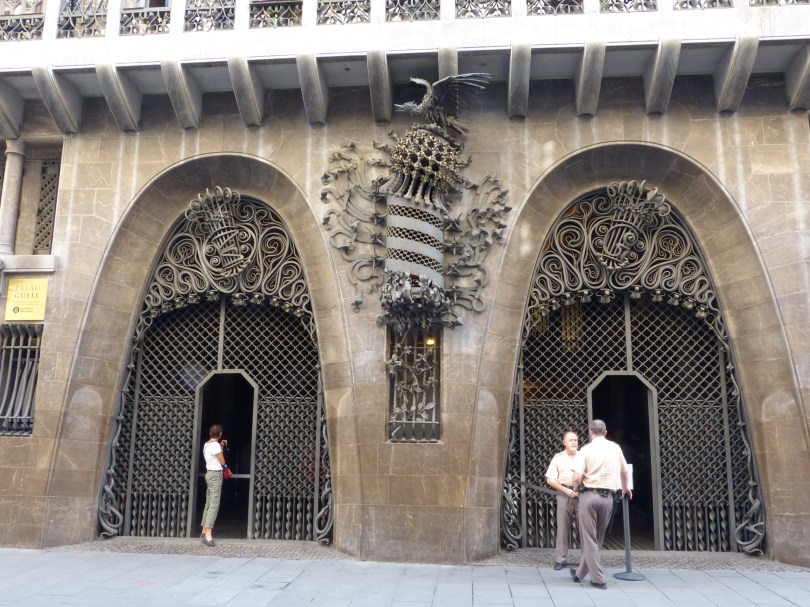 Jemand zu Hause? Fassade des Palau Güell