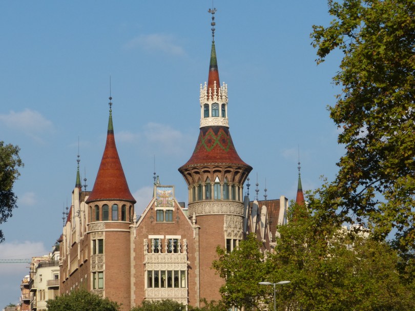 Casa de les Punxes: Prunkbau im Eixample