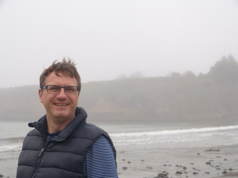 Wochenendgast vor Nebelwand