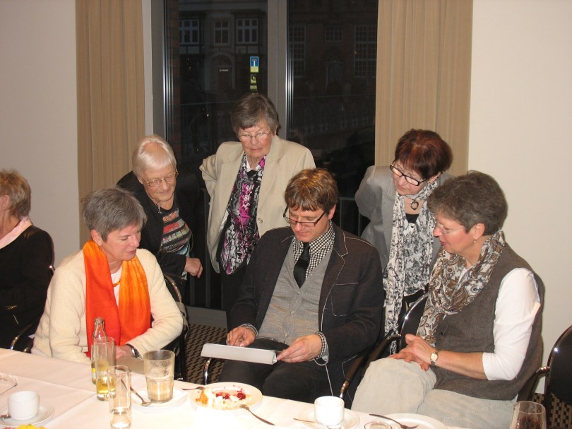 20. Feb., 18:39 Uhr. Hahn im Korb. Andreas zeigt Bilder aus Amerika