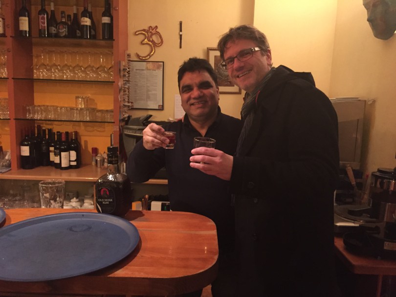 14.2., 23:41 Uhr. Restaurant Kabir. Absacker mit Tito.