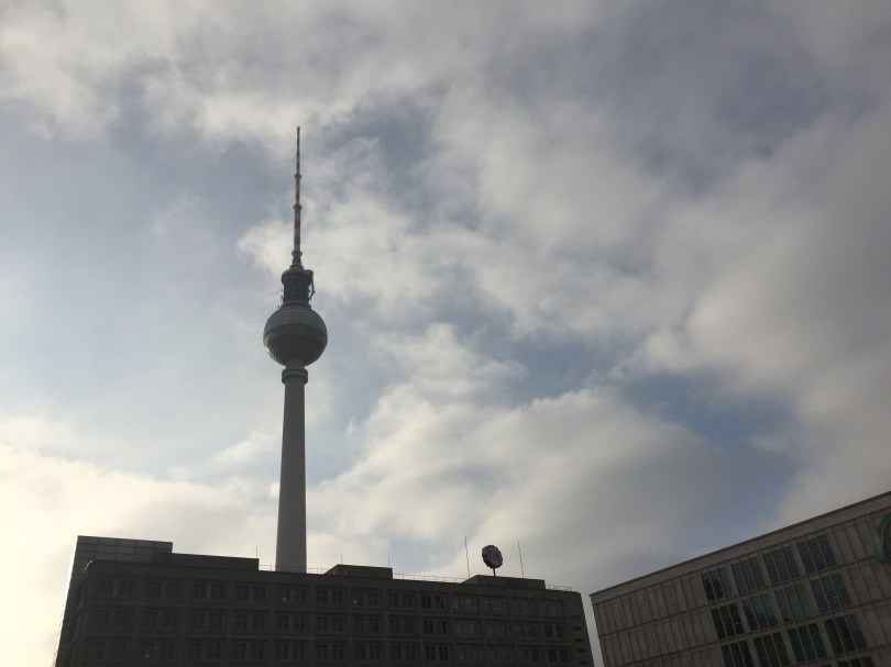 16. Feb., 14:09 Uhr. Alexanderplatz. Was macht der Osten der Stadt?