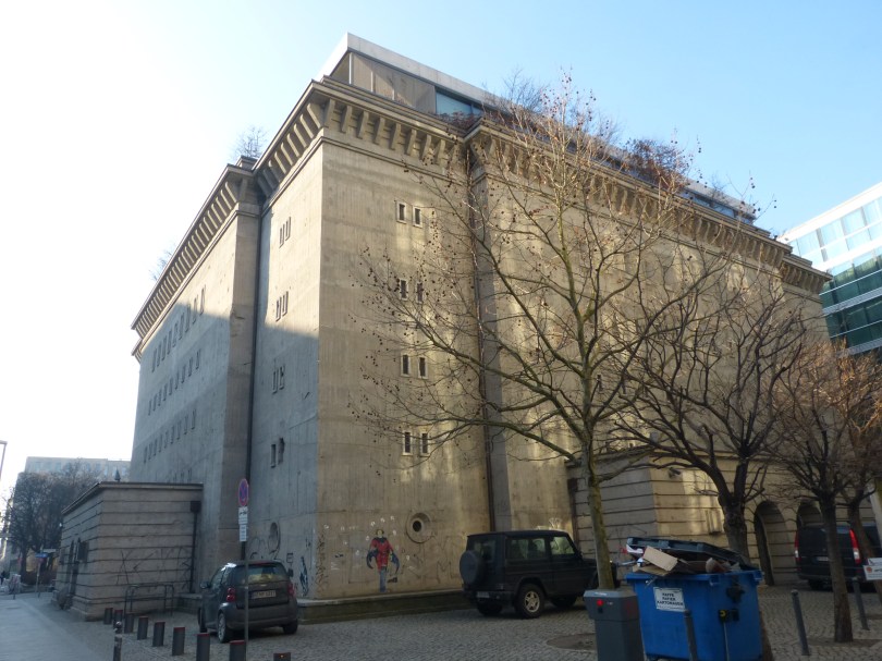 15. Feb., 14:56 Uhr. Reichsbahnbunker mit der Sammlung Boros. Endlich wieder an der frischen Luft