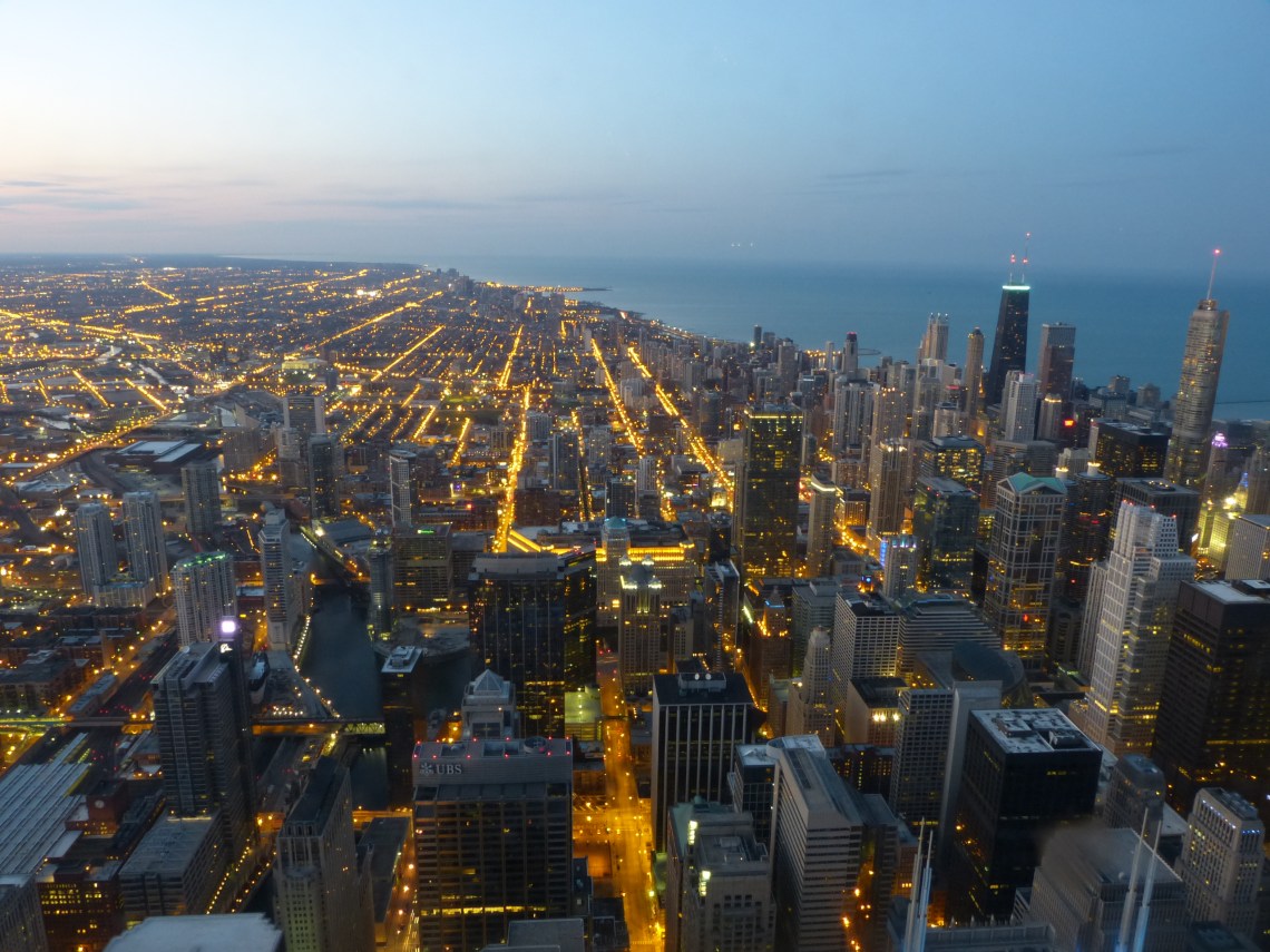 Blick vom Sears Tower: Wie Adern aus Gold durchziehen die Straßen das Häusermeer
