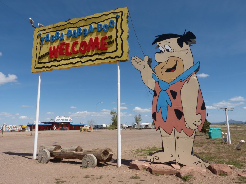 Roadside attraction: Fred Feuersteins Wohnort Bedrock