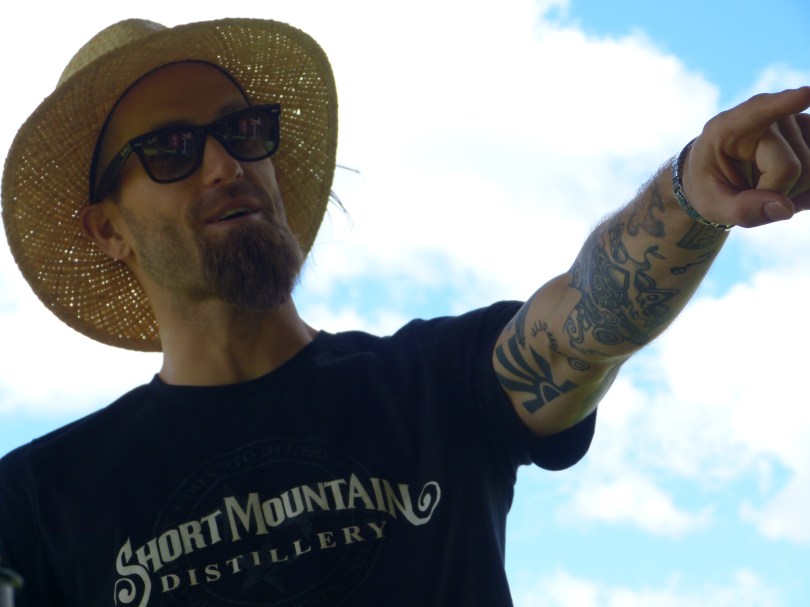 Fosters Grandpoppy war ein Schwarzbrenner zur Zeit der Prohibition. Ob's stimmt? Egal, ist auf jeden Fall eine gute Geschichte.