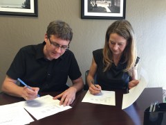 Och nö! Jetzt nicht noch mehr Unterschriften...