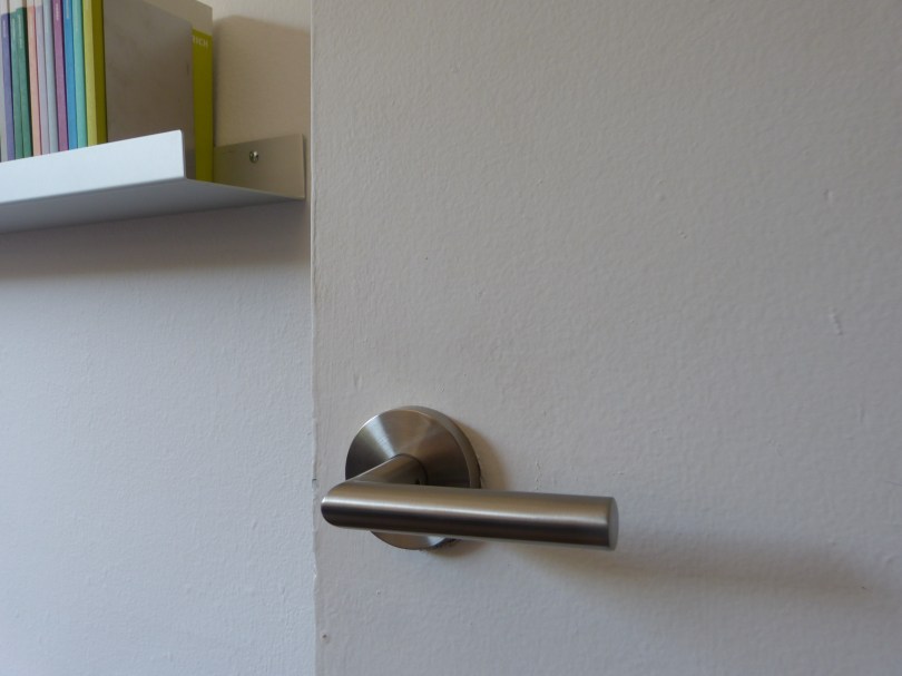 Detail: Moderne Klinken ersetzen die abgegriffenen Türknäufe