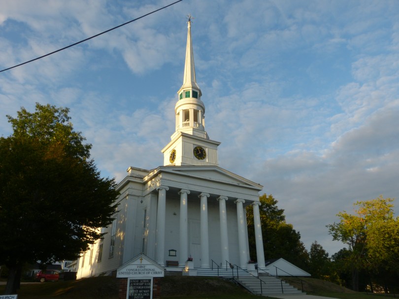 Die weißen Gotteshäuser sind typisch für Neuengland