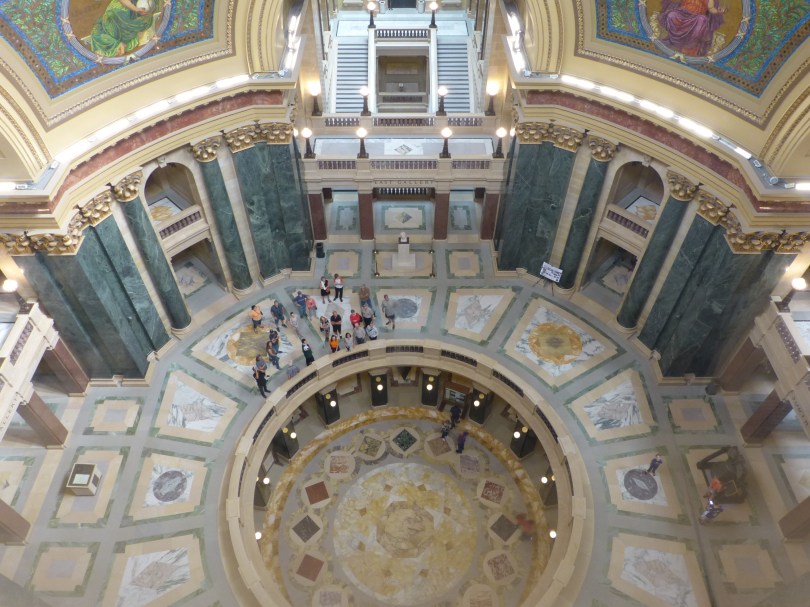 Innenansicht: Blick von der Galerie