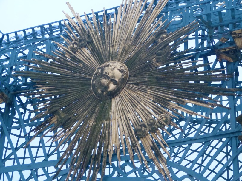 Schloss Sanssouci: Die Sonne scheint nur als Ornament