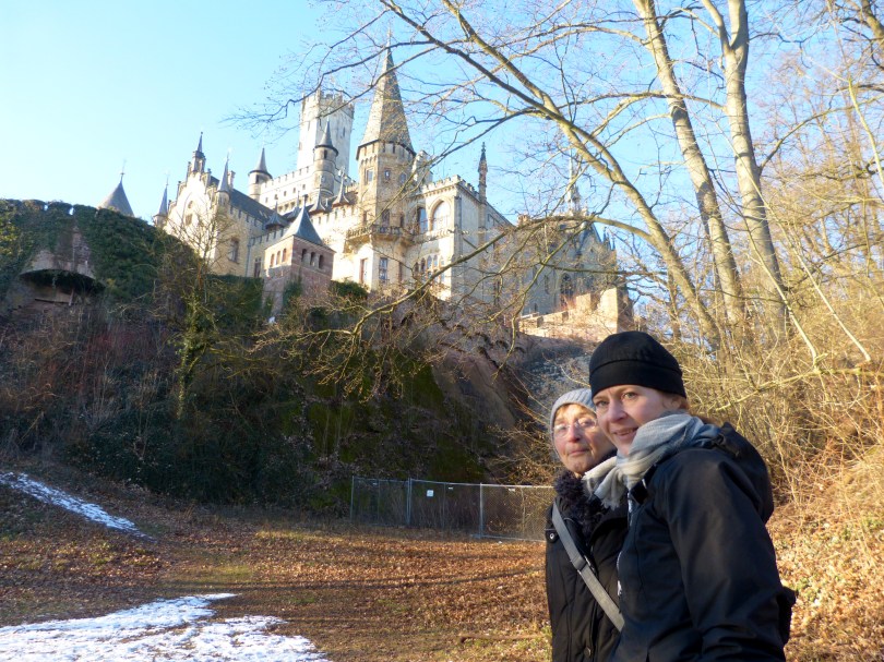 Ausflug zur Marienburg (1858-67): Erika und Chris schauen kurz nach, was Erbprinz Ernst August so treibt