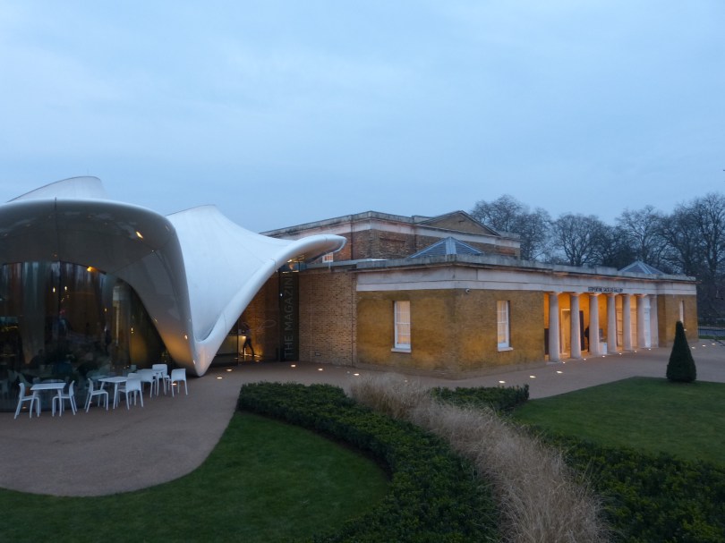 Serpentine Sackler Gallery mit modernem Anbau (und einer Ausstellung) von Stararchitektin Zaha Hadid