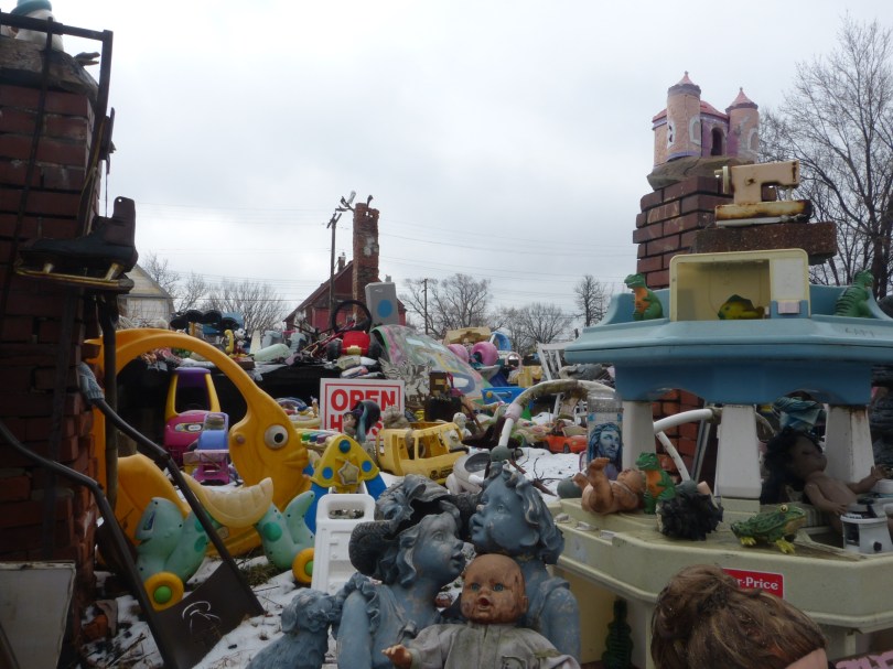 Kunst aus der Asche: Bereits 9 Häuser des Heidelberg-Projekts sind der Brandstiftung zum Opfer gefallen