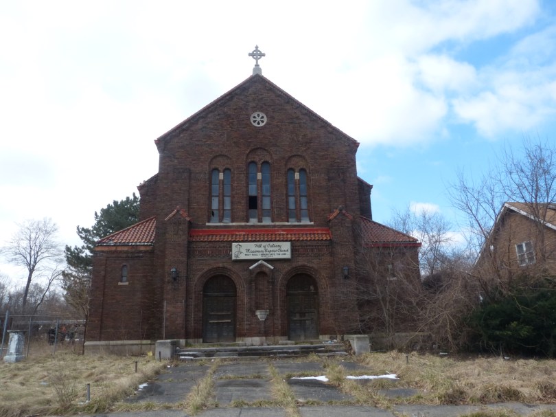St. Margaret Mary Catholic Church (1920): entwidmete und geplünderte Kirche im Osten der Stadt